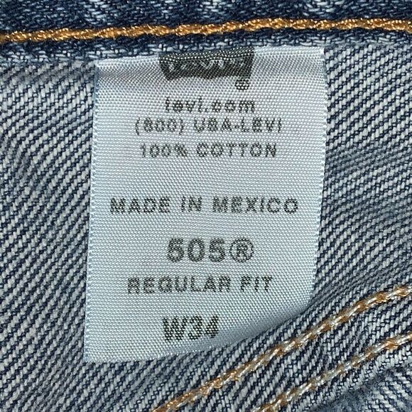 Levi’s Distressed Frayed Cut Off Shorts - Picture 12 of 13